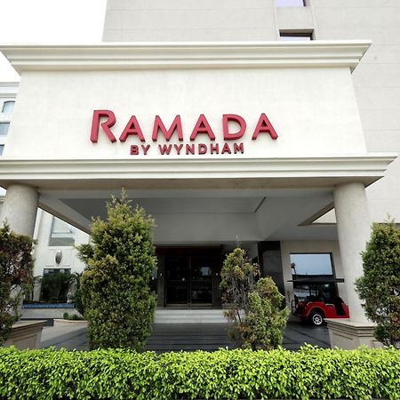 Ramada By Wyndham Lucknow Hotel And Convention Center Luaran gambar