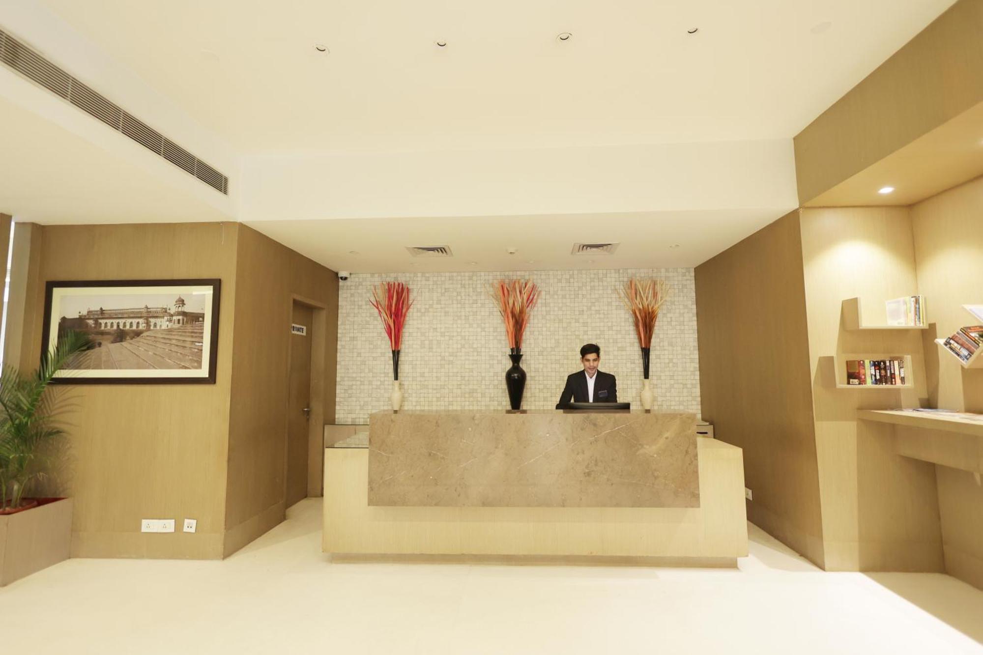 Ramada By Wyndham Lucknow Hotel And Convention Center Luaran gambar