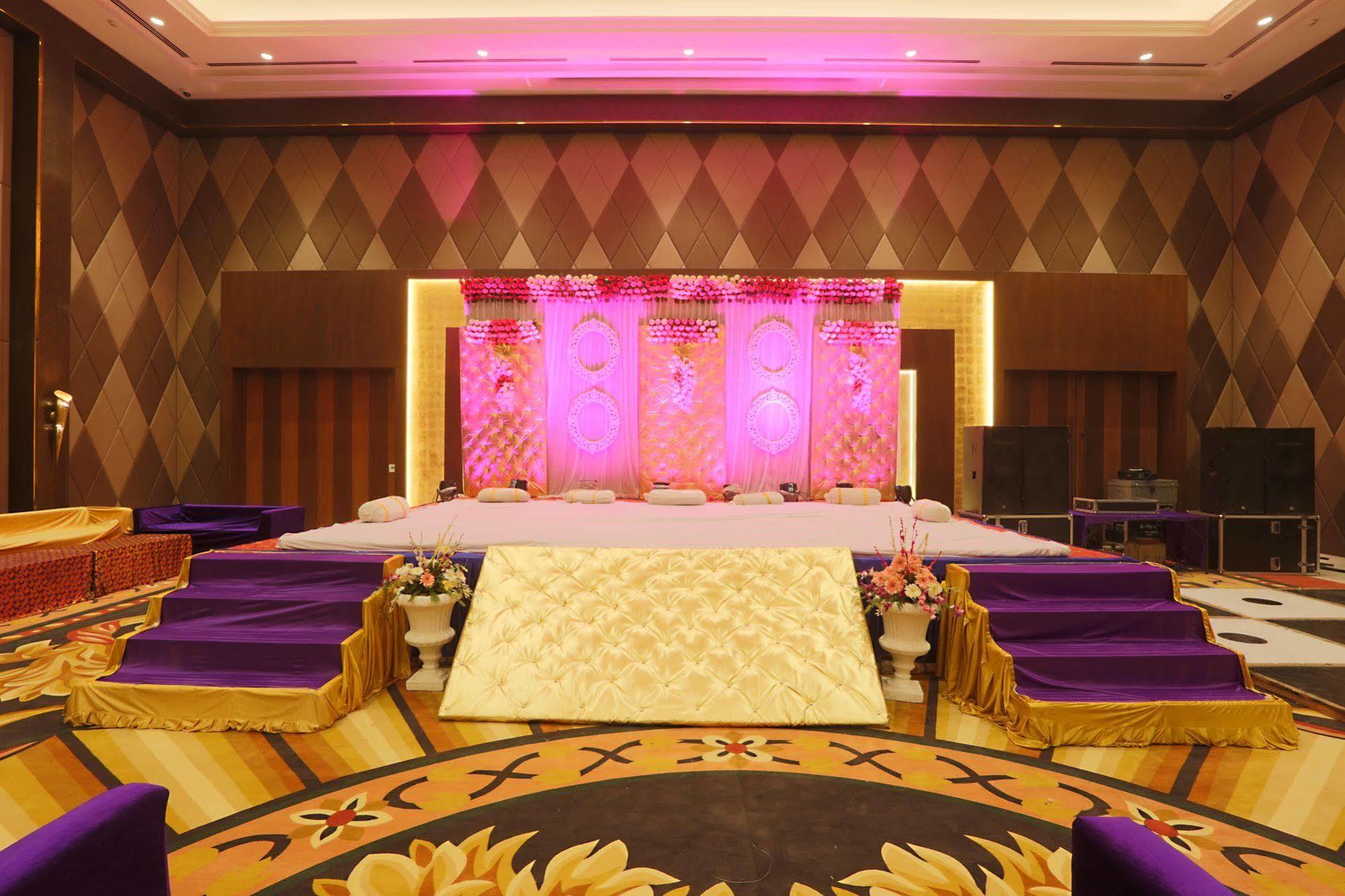 Ramada By Wyndham Lucknow Hotel And Convention Center Luaran gambar