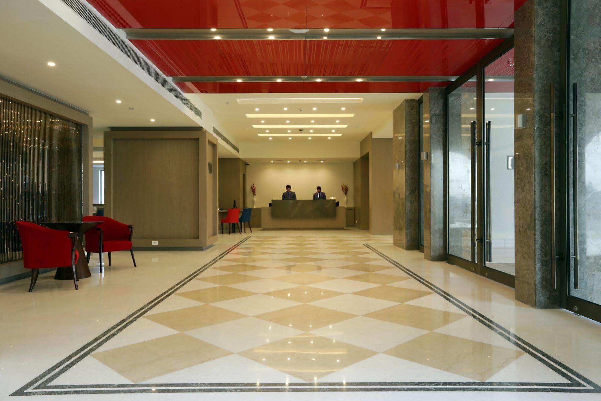 Ramada By Wyndham Lucknow Hotel And Convention Center Luaran gambar